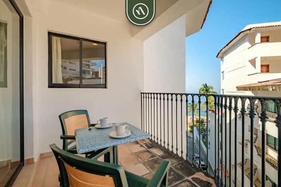 One Beach Street 608 B