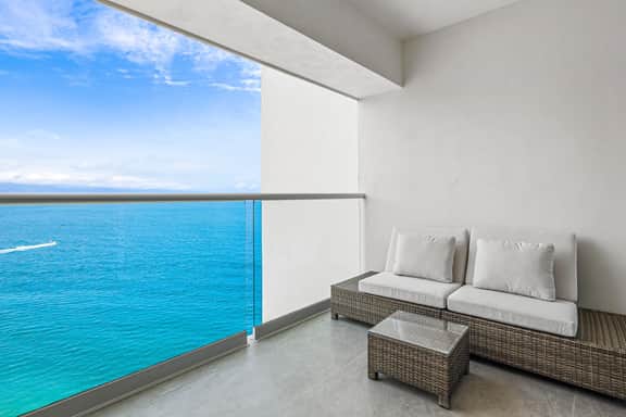 Velvet Tide at Harbor 171 Torre Norte 1605