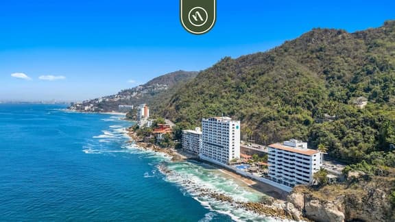 Costa Sur Suite 2 - Image 1